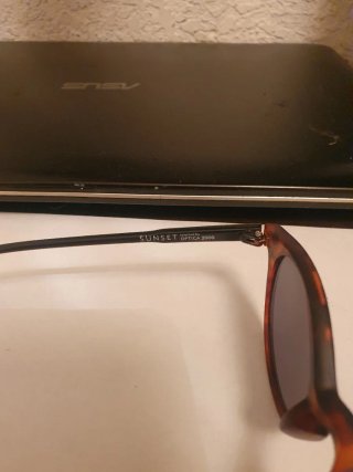 Occhiali da sole tartaruga e neri