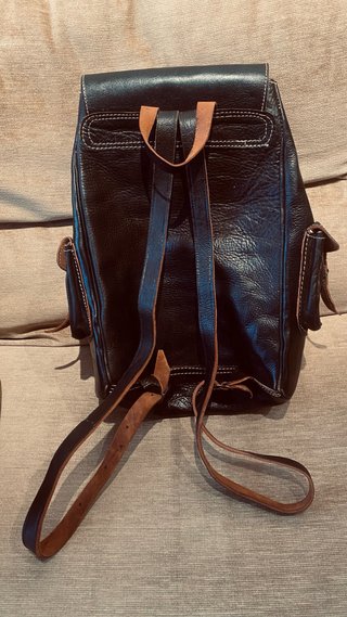 Mochila de cuero marrón