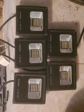 Focos led e interruptores y enchufes