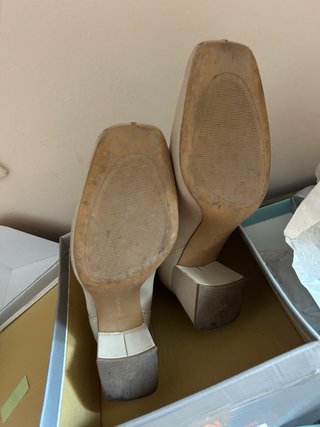 6 Botines, deportivas y sandalias T.39