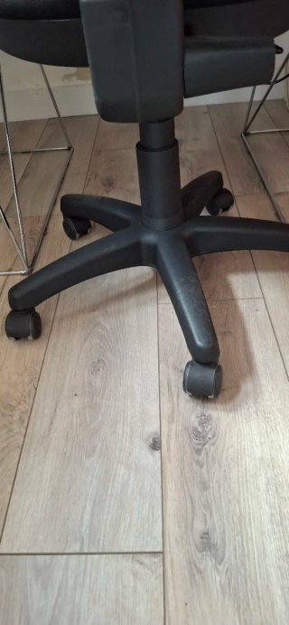 Sillón de oficina negro