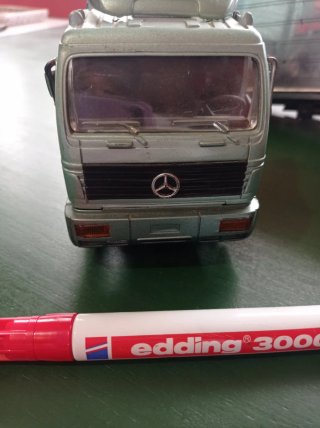 Camión Mercedes-Benz Juguete