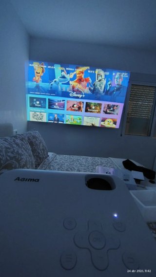 Proyector WiFi Bluetooth 1080p y Tripode