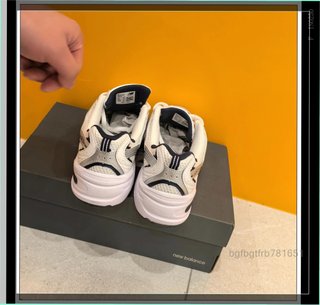 New Balance 530 Talla 40.5 Blanco Plata Marino