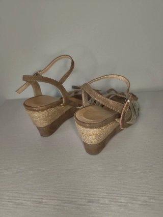Sandalias cuña esparto beige y marrón