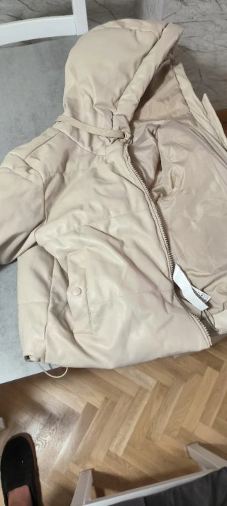 Cazadora Puffer Stradivarius Efecto Piel - Talla S