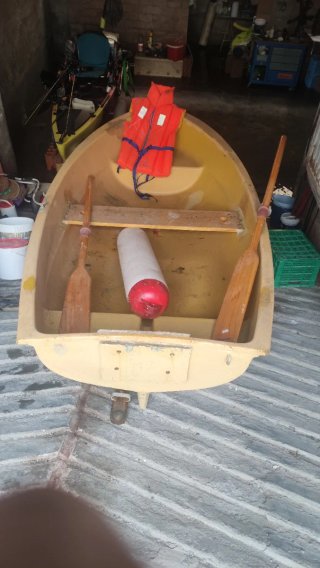 Bote de fibra, no tiene Documentacion,