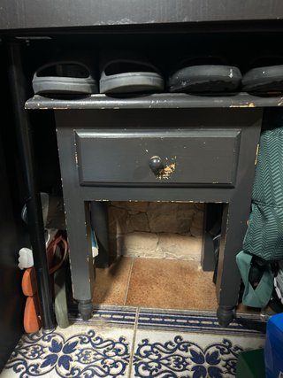 Mesita de noche de madera negra