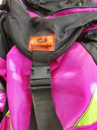 Mochila de Montañismo Negra y Rosa