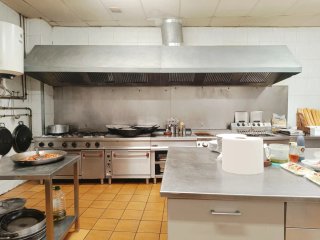 TRASPASO GRAN RESTAURANTE EN POLÍGONO