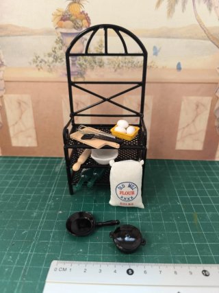 Mobile in miniatura per casa delle bambole