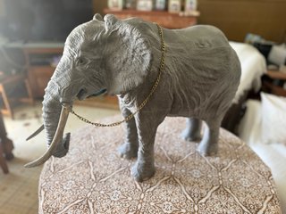 Elefante Nacimiento / Belén Napolitano