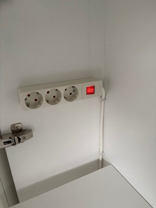 Armario blanco para manualidades