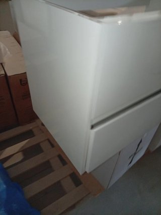 Mueble de baño blanco brillo.  Mueble de 80