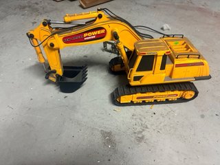 Caja de juguetes: excavadora, coches y más