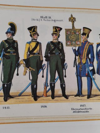 libro uniformes Wuetemberg en aleman muchas ilustr