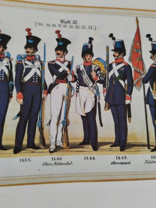 libro uniformes Wuetemberg en aleman muchas ilustr