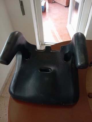 Asiento elevador coche negro