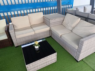 Conjunto Sofás Terraza, Mesa y Arcón
