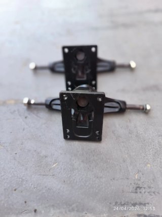 Ejes de skate negros