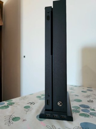 Xbox One X + Controller + giochi