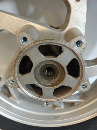 Llanta delantera con neumatico Suzuki Burgman 400