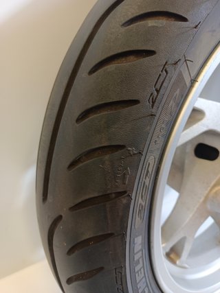 Llanta delantera con neumatico Suzuki Burgman 400