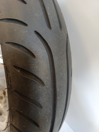 Llanta delantera con neumatico Suzuki Burgman 400