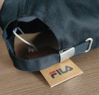 Gorra Fila Negra con Logo Multicolor