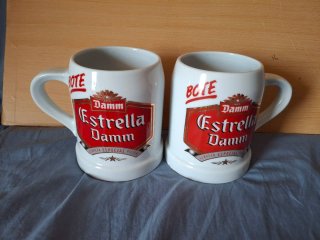 2 Bicchieri di Birra Estrella Damm in Ceramica con Logo
