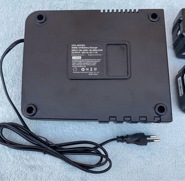 13 baterías Makita 18V 8Ah y 6Ah + cargador DC18RC