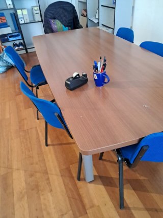 Mesa de reuniones madera y metal