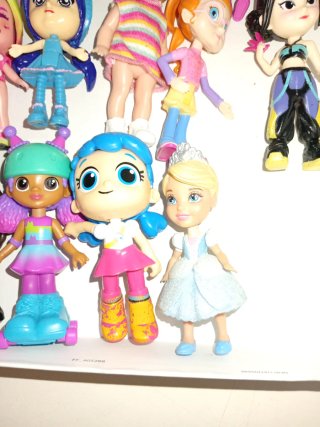 Lote di figure di bambole varie