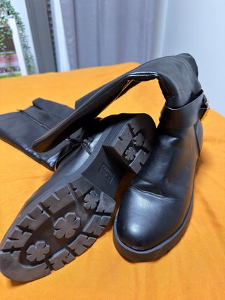 Botas altas negras talla 40