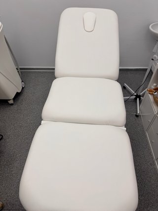 Camilla estética eléctrica blanca