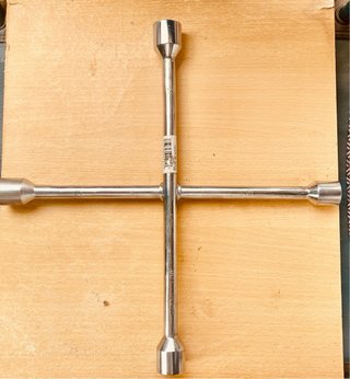Llave de cruz para ruedas de coche
