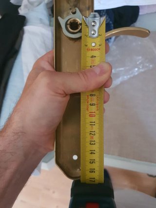 Manillas de puerta doradas