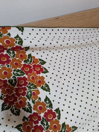 Copriletto vintage con fiori e pois