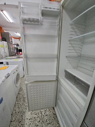 Nevera blanca con congelador no frost