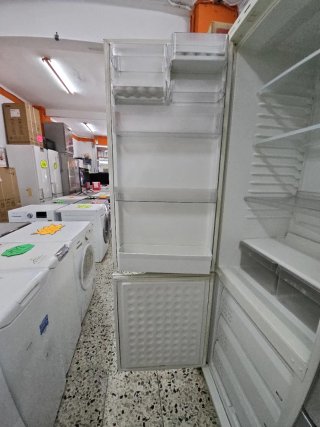 Nevera blanca con congelador no frost