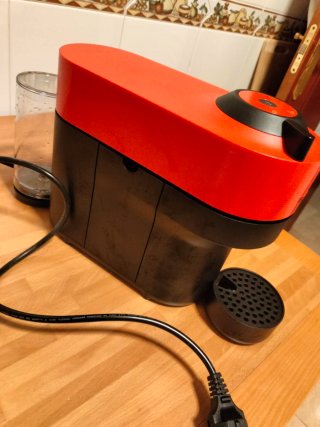 Cafetera VERTUO  Nespresso Roja