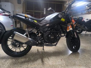 Benelli Leoncino 250 Negra/Gris 22.140km