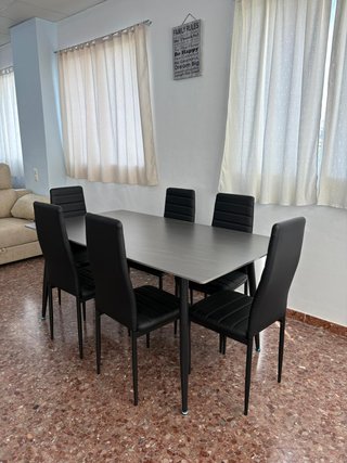 Nuevo mesa cristal con 6 sillas negras