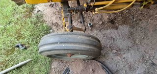 Tractor Ebro 160-E y cultivador 10 brazos y rastra