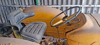 Tractor Ebro 160-E y cultivador 10 brazos y rastra