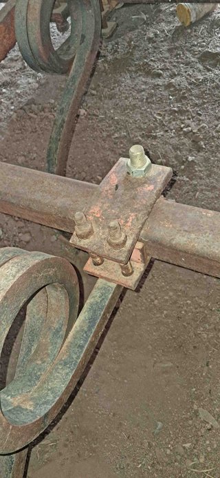 Tractor Ebro 160-E y cultivador 10 brazos y rastra