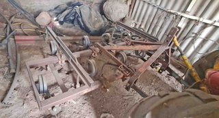 Tractor Ebro 160-E y cultivador 10 brazos y rastra