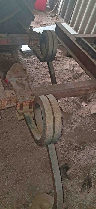 Tractor Ebro 160-E y cultivador 10 brazos y rastra