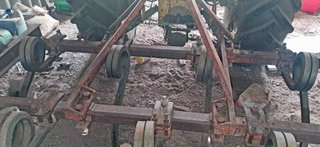 Tractor Ebro 160-E y cultivador 10 brazos y rastra