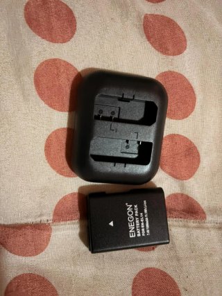 Nikon D3100 con 2 obiettivi e caricabatteria